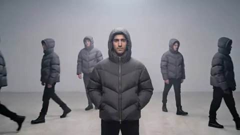 Film at 6 seconds: a few people are still walking out of the frame around the man at the centre.